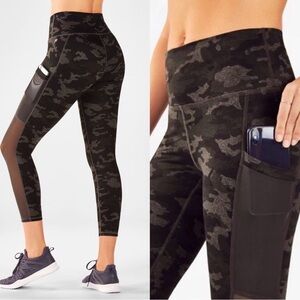 Fabletics Capri High Waist Camouflage Leggings size M